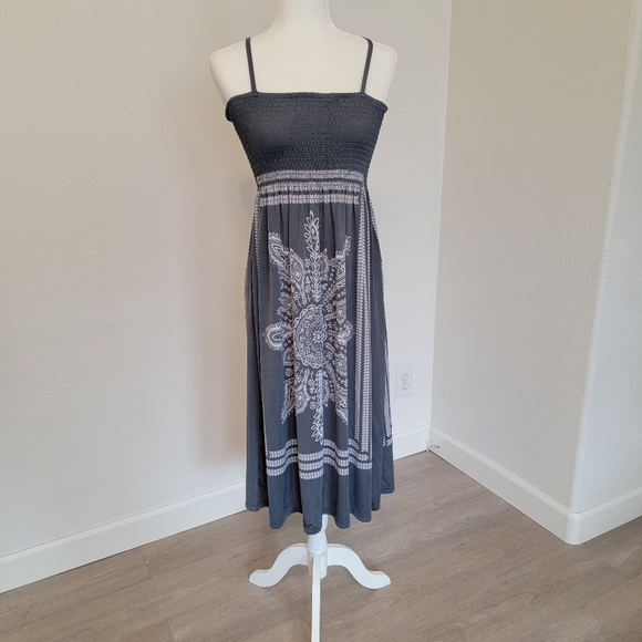 Elegant Gray and White Spaghetti Strap Midi Dress Sz M Crisrina Love - Picture 2 of 7